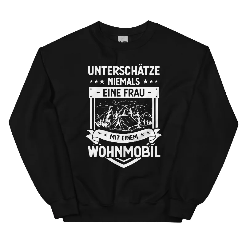 Unterschatze Niemals Eine Frau Mit Einem Wohnmobil - Sweatshirt (Unisex) Hoodie with Hem Lace Feminine Delicate