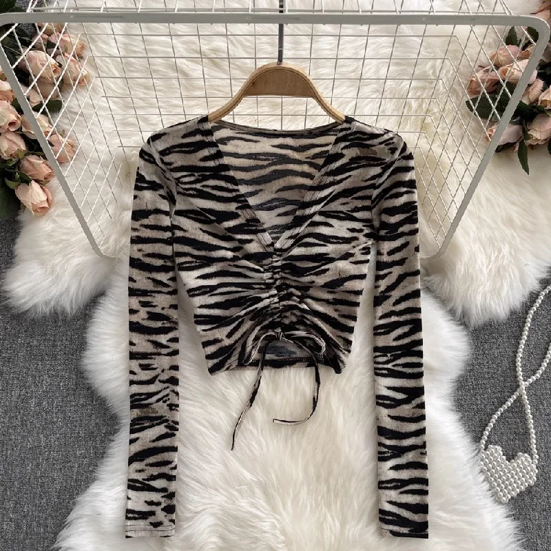 ins retro short top women's new leopard print V-neck pleated long-sleeved T-shirt S4568 Rayon Fabric Velvet Fabric Corduroy Fabric ins retro short top women's new leopard print V-neck pleated long-sleeved T-shirt S4568 Rayon Fabric Velvet Fabric Corduroy Fabric