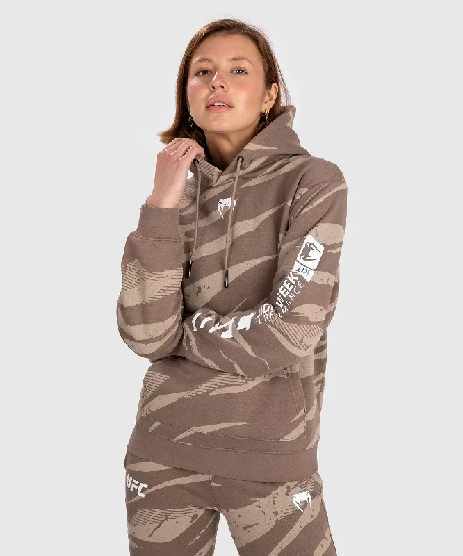 Sweatshirt À Capuche pour Femmes UFC Adrenaline by Venum Fight Week - Desert Camo Solid Print Embellished