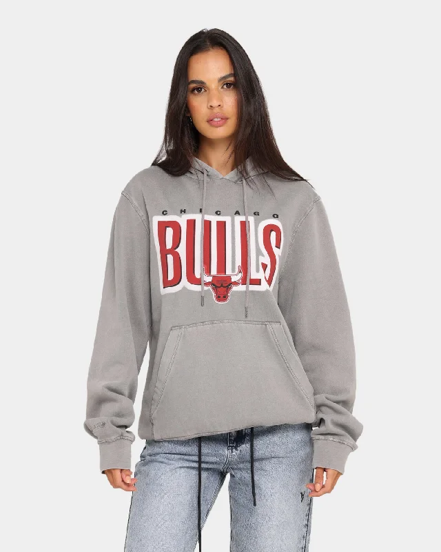 Mitchell & Ness Chicago Bulls Retro Blur Hoodie Smoke Grey Hoodie with Belted Waist Structured Tailored Mitchell & Ness Chicago Bulls Retro Blur Hoodie Smoke Grey Hoodie with Belted Waist Structured Tailored